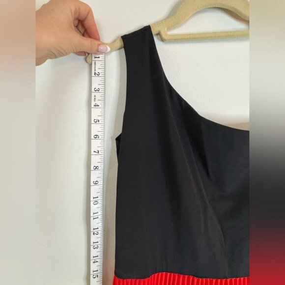 Alexis Two-Tone Designer Dress – Black & Red Pleated – Size Small - Picture 8 of 13